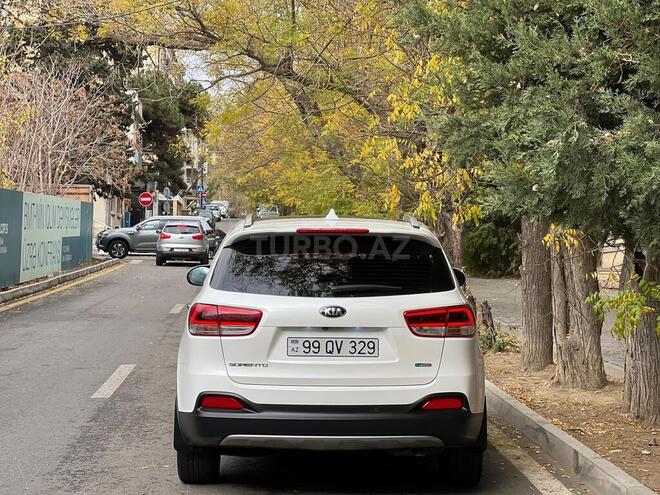 Kia Sorento-13