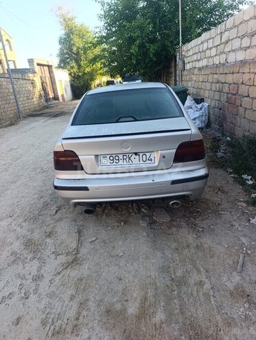 BMW 528-2