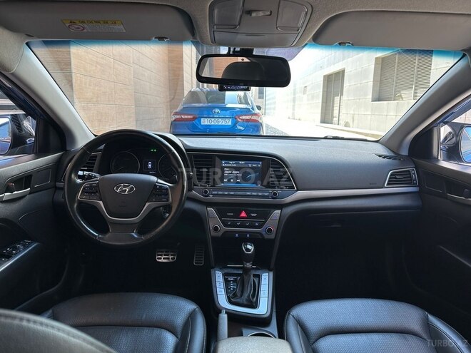 Hyundai Elantra-9