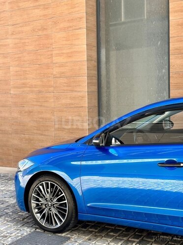 Hyundai Elantra-3