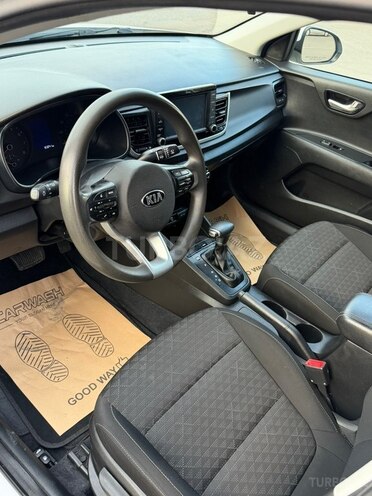 Kia Rio-12