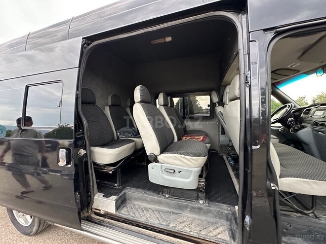 Ford Transit-9