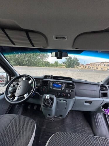 Ford Transit-8