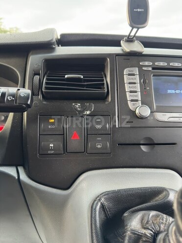 Ford Transit-12