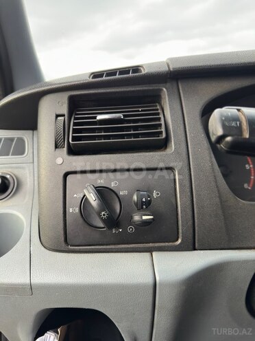 Ford Transit-11