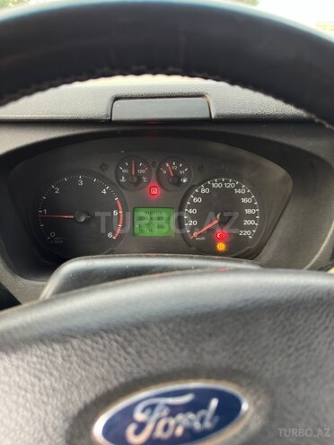 Ford Transit-14