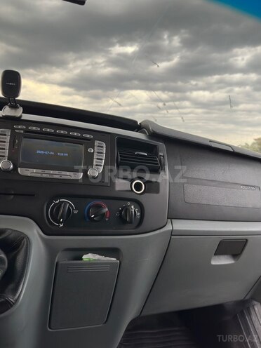 Ford Transit-13