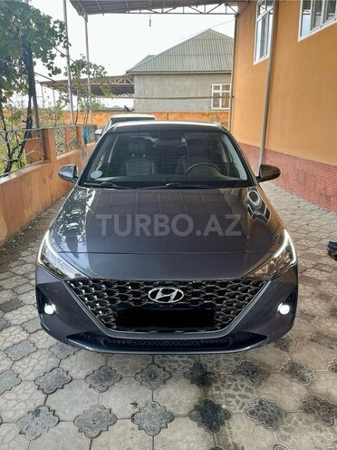Hyundai Accent-1
