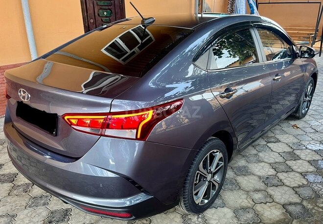 Hyundai Accent-7