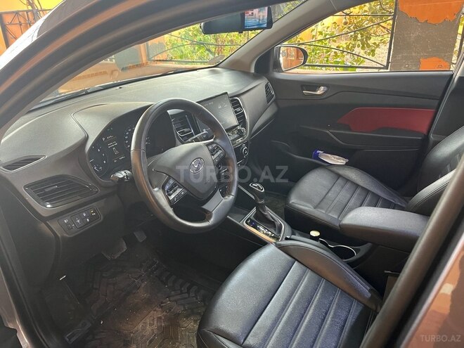 Hyundai Accent-10