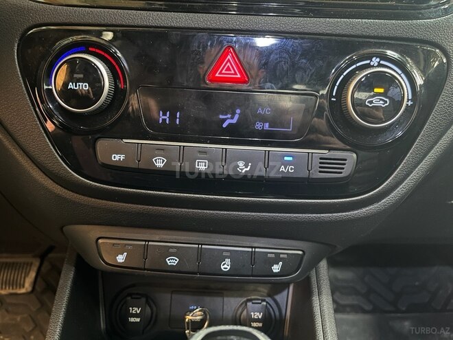Hyundai Accent-11