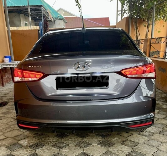 Hyundai Accent-6