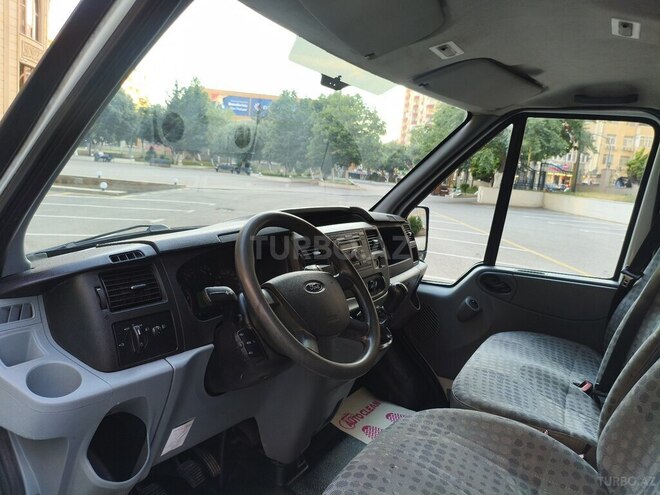 Ford Transit-15