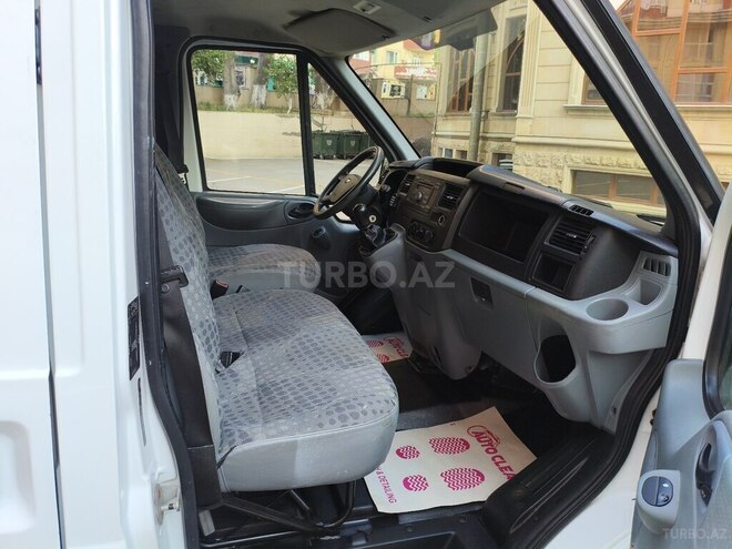 Ford Transit-18