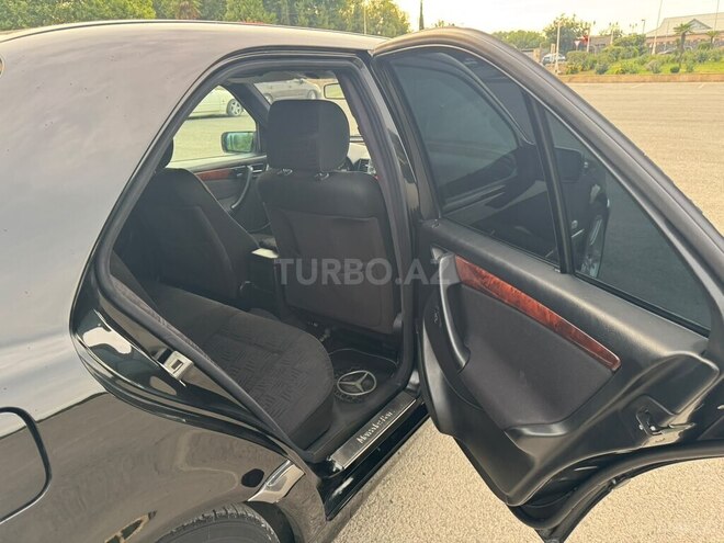 Mercedes C 240-11