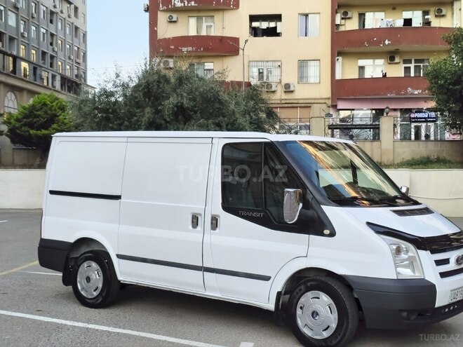 Ford Transit-9