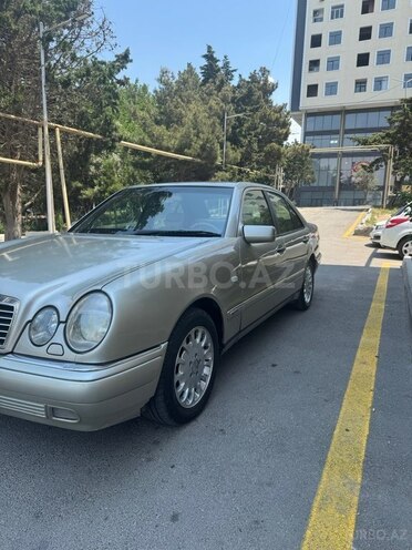 Mercedes E 230-2