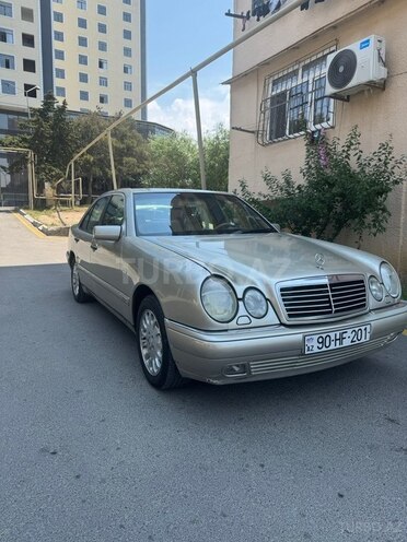 Mercedes E 230-3