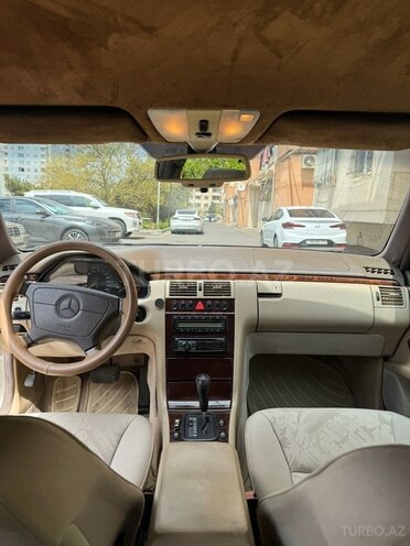 Mercedes E 230-5