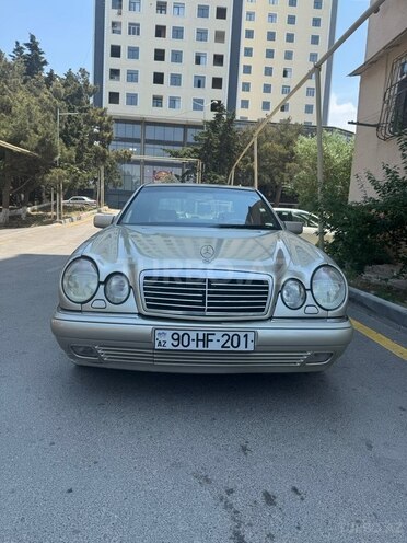 Mercedes E 230-1