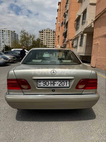 Mercedes E 230-8