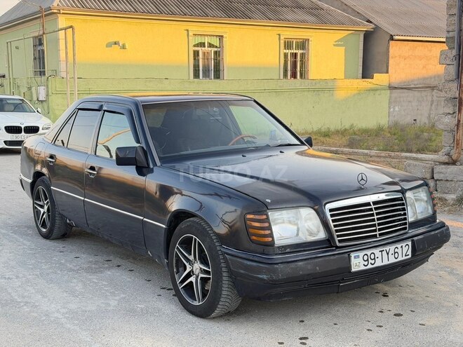 Mercedes 200 D-2