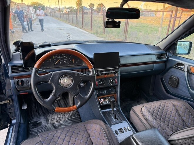 Mercedes 200 D-6