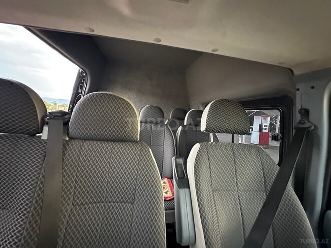 Ford Transit-10