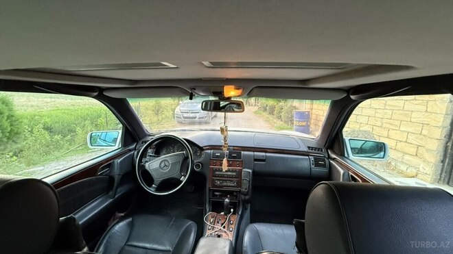 Mercedes E 240-6