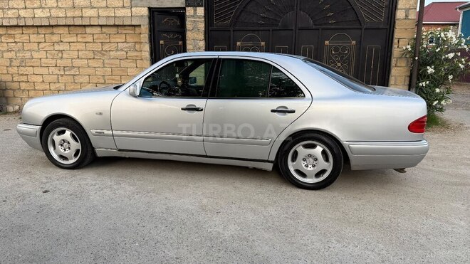 Mercedes E 240-3