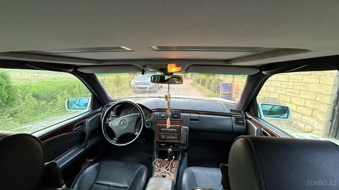 Mercedes E 240-12