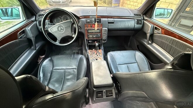 Mercedes E 240-15