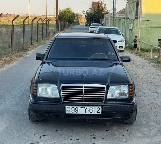 Mercedes 200 D-1