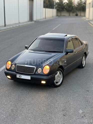 Mercedes E 230-1