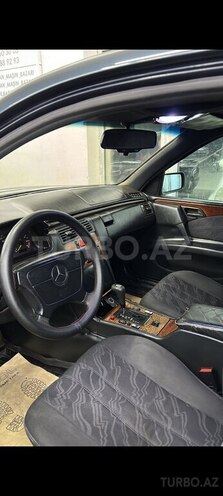 Mercedes E 230-4