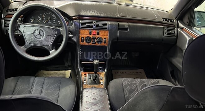 Mercedes E 230-3