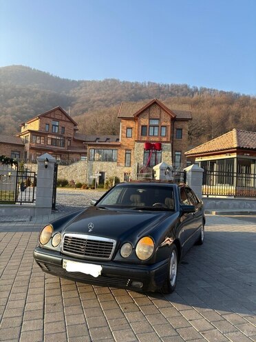 Mercedes E 230-2