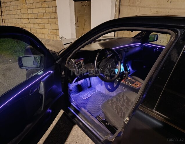 Mercedes E 230-5