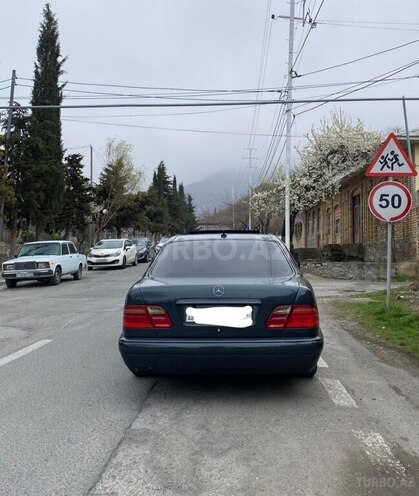 Mercedes E 230-7