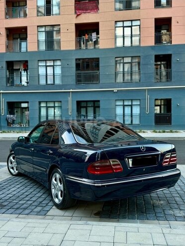 Mercedes E 270-8
