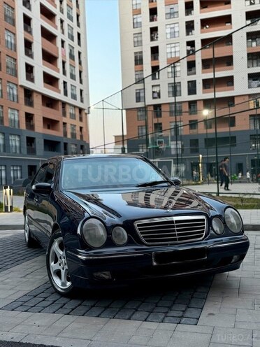Mercedes E 270-6