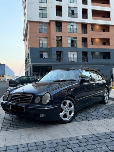 Mercedes E 270-1