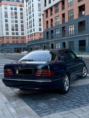 Mercedes E 270-10