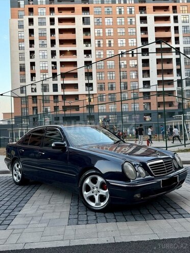 Mercedes E 270-4
