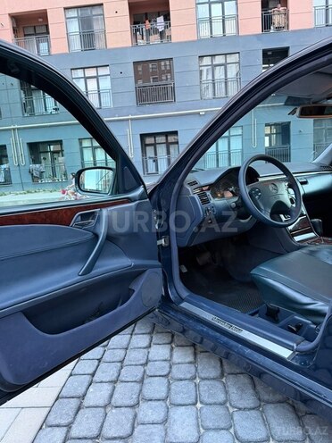 Mercedes E 270-11