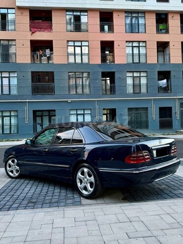 Mercedes E 270-7