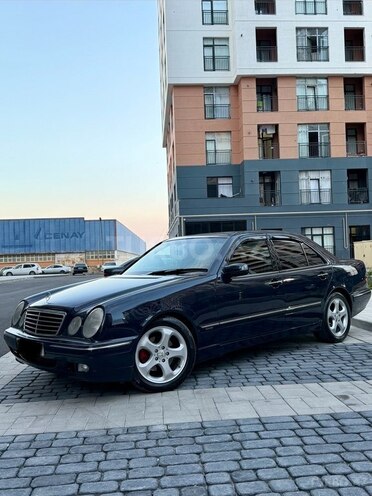 Mercedes E 270-3