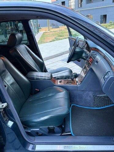 Mercedes E 270-15