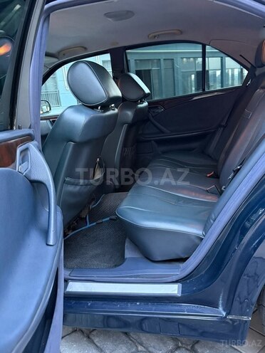 Mercedes E 270-13