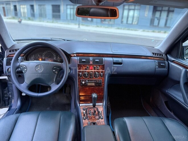 Mercedes E 270-17